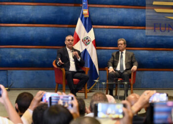 Abinader y Leonel piden unidad por crisis en Haití