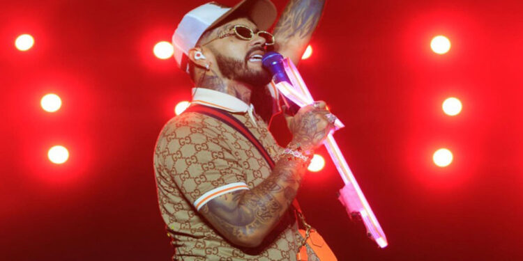 Anuel AA brilla en el Quisqueya en debut en solitario