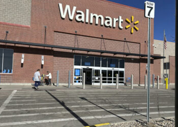 Apuñalamiento masivo en Walmart de Michigan deja 11 heridos