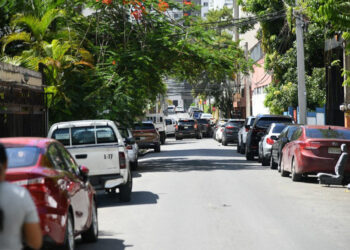 Chatarras y parqueos ilegales causan caos en Quisqueya y Km 12