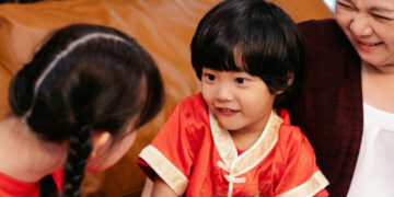 China dará ayuda de $500 por niño para fomentar natalidad