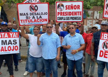 Desalojos persisten en La Caleta mientras esperan respuesta de Abinader