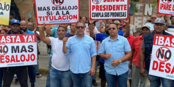 Desalojos persisten en La Caleta mientras esperan respuesta de Abinader