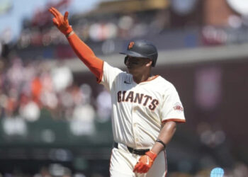 Devers debuta en primera base con Gigantes tras rechazar ese rol en Boston
