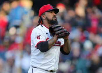 Emmanuel Clase suspendido por MLB por apuestas deportivas