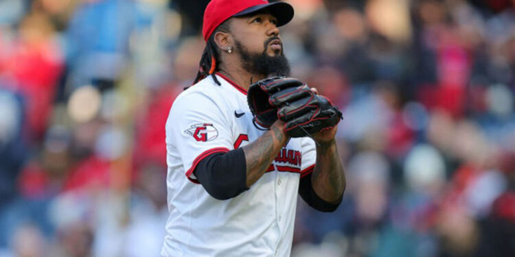 Emmanuel Clase suspendido por MLB por apuestas deportivas