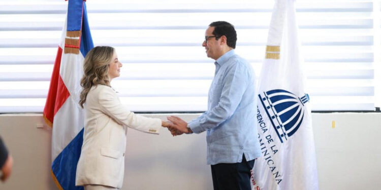 Gloria Reyes juramentada como directora de Desarrollo Social Supérate