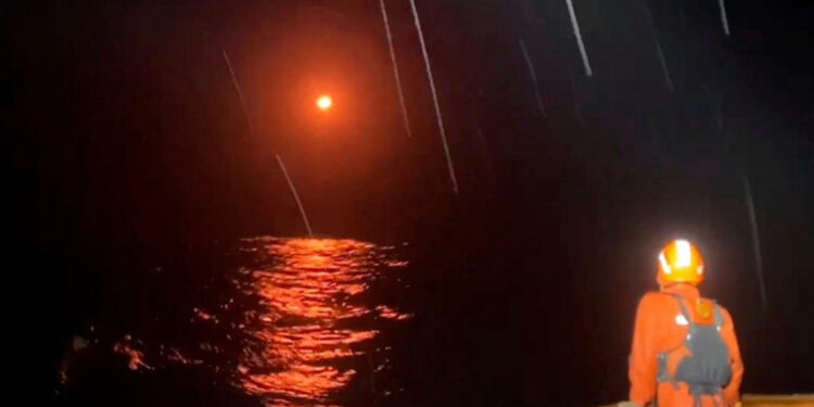 Incendio en ferry en Indonesia deja cinco muertos y 281 evacuados