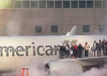 Incendio en frenos obliga a evacuar avión de American Airlines