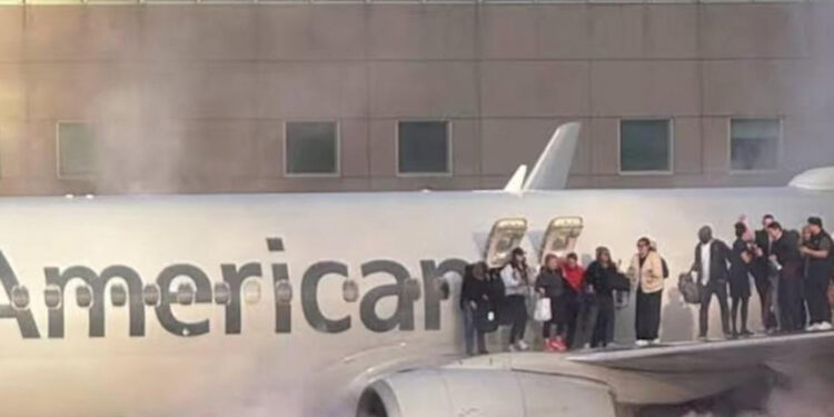 Incendio en frenos obliga a evacuar avión de American Airlines
