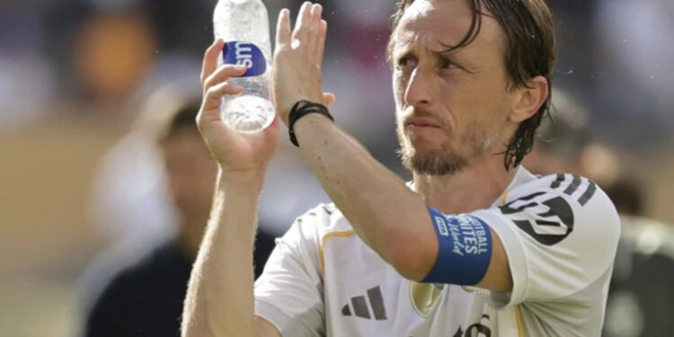 Luka Modric firma con el Milan tras despedirse del Real Madrid