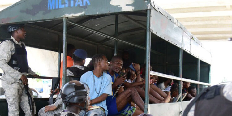 Migración alcanza cifra récord de 301,149 repatriaciones en 10 meses