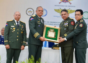 Ministerio de Defensa gradúa 192 nuevos médicos especialistas en hospitales militares