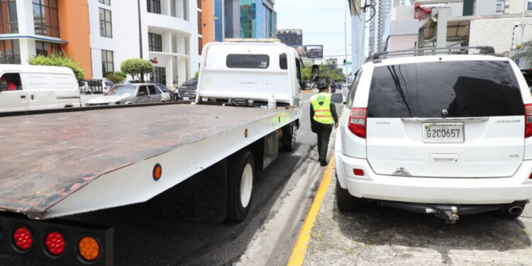 Multa de RD$5,000 por mal estacionar iniciará el 4 de agosto