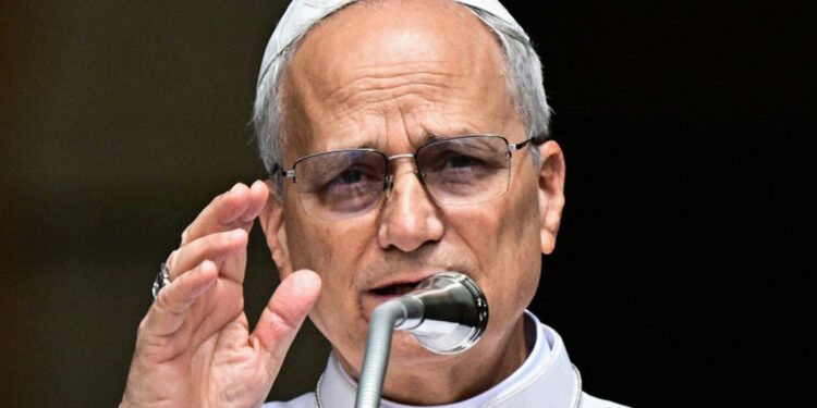 Papa León XIV vuelve al Vaticano tras 16 días de vacaciones