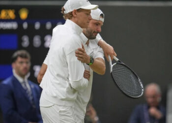 Sinner avanza a cuartos de Wimbledon tras retiro de Dimitrov