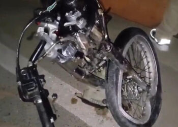 Tres jóvenes mueren y dos resultan heridos en choque entre motocicletas y vehículo en Santiago