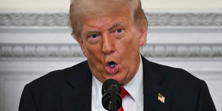 Trump demanda a The Wall Street Journal por difamación en caso Epstein