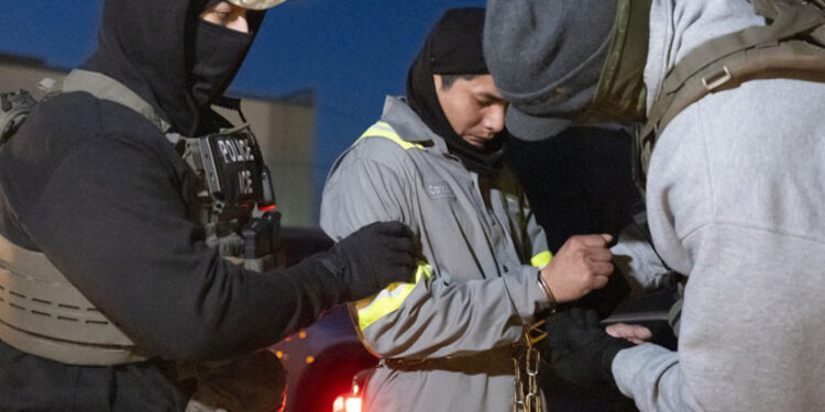 Trump impedirá libertad bajo fianza a migrantes sin visa en EE. UU.