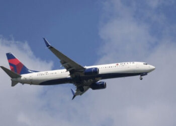 Turbulencia obliga a aterrizaje y deja 25 heridos en vuelo de Delta