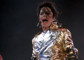 Venden en subasta calcetín de Michael Jackson por 6.200 euros