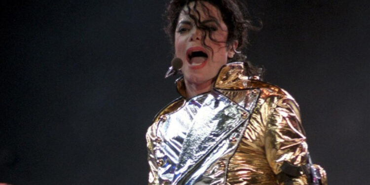 Venden en subasta calcetín de Michael Jackson por 6.200 euros