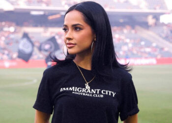 Becky G denuncia política migratoria de Trump: “El miedo de mi comunidad es real”