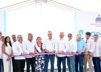 Abinader inaugura carreteras, hospital y escuelas en Cibao