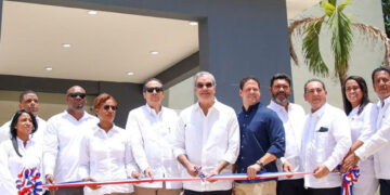 Abinader inaugura hospital de trauma en Higüey