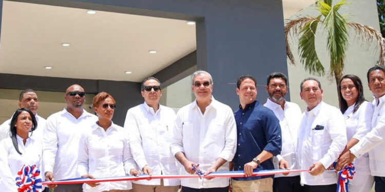 Abinader inaugura hospital de trauma en Higüey