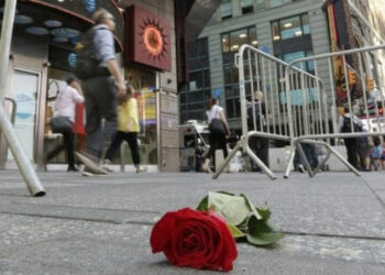 Adolescente hiere a tres en tiroteo en Times Square