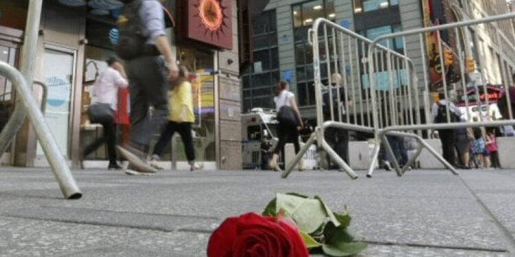Adolescente hiere a tres en tiroteo en Times Square