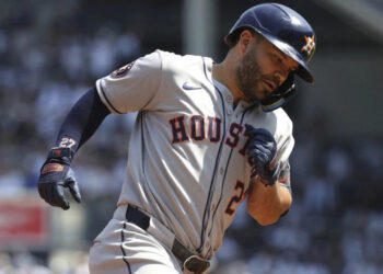 Alexander domina a Yanquis y Astros aseguran la serie