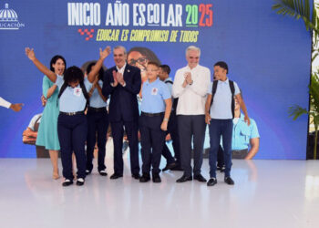 Baja asistencia marca inicio del año escolar en Santo Domingo