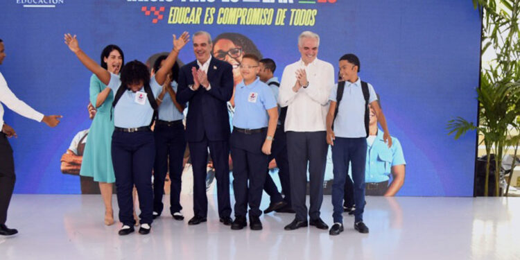 Baja asistencia marca inicio del año escolar en Santo Domingo