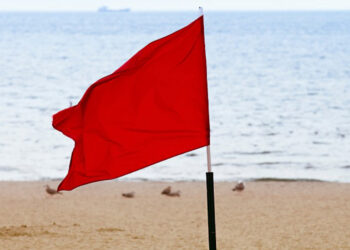 Banderas rojas en playas de Puerto Plata por huracán Erin