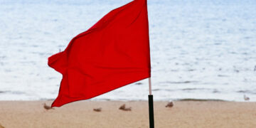 Banderas rojas en playas de Puerto Plata por huracán Erin