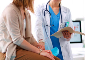 CMD denuncia 20,000 médicos desempleados en el país