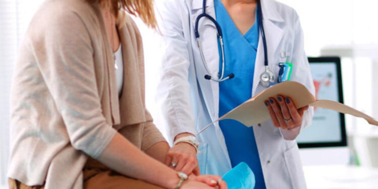 CMD denuncia 20,000 médicos desempleados en el país