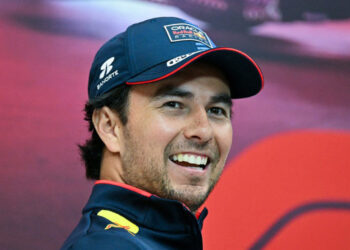 Cadillac confirma regreso de Checo Pérez a la F1 en 2026