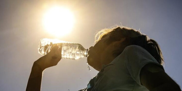 Calor de hasta 36 °C y chubascos este viernes en RD