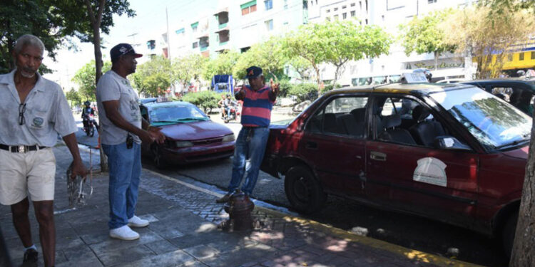 Choferes de la avenida México rechazan proyecto de Monorriel en Santo Domingo