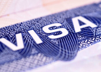 EE.UU. revisa 55 millones de visas por posibles violaciones migratorias