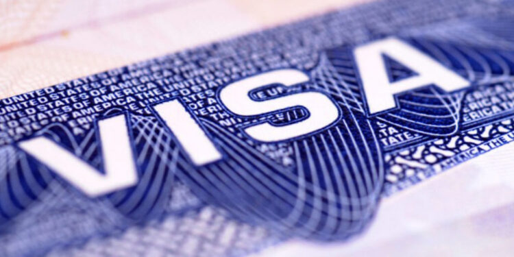 EE.UU. revisa 55 millones de visas por posibles violaciones migratorias