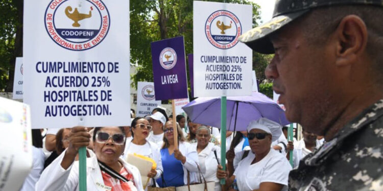 Enfermeras marchan para exigir acuerdos firmados en 2024
