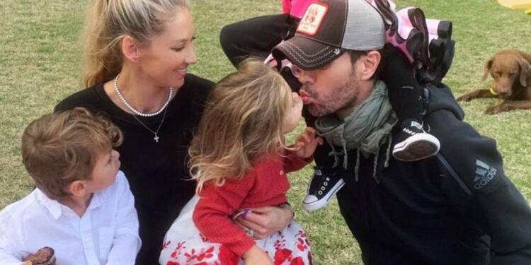 Enrique Iglesias y Anna Kournikova esperan su cuarto hijo