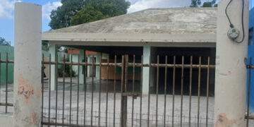 Escuela de Baní no inicia clases por falta de plantel escolar