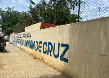 Escuelas de Santiago reducen tanda extendida por falta de aulas