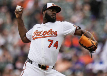 Félix Bautista se somete a cirugía de hombro y tendrá larga recuperación