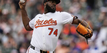 Félix Bautista se somete a cirugía de hombro y tendrá larga recuperación